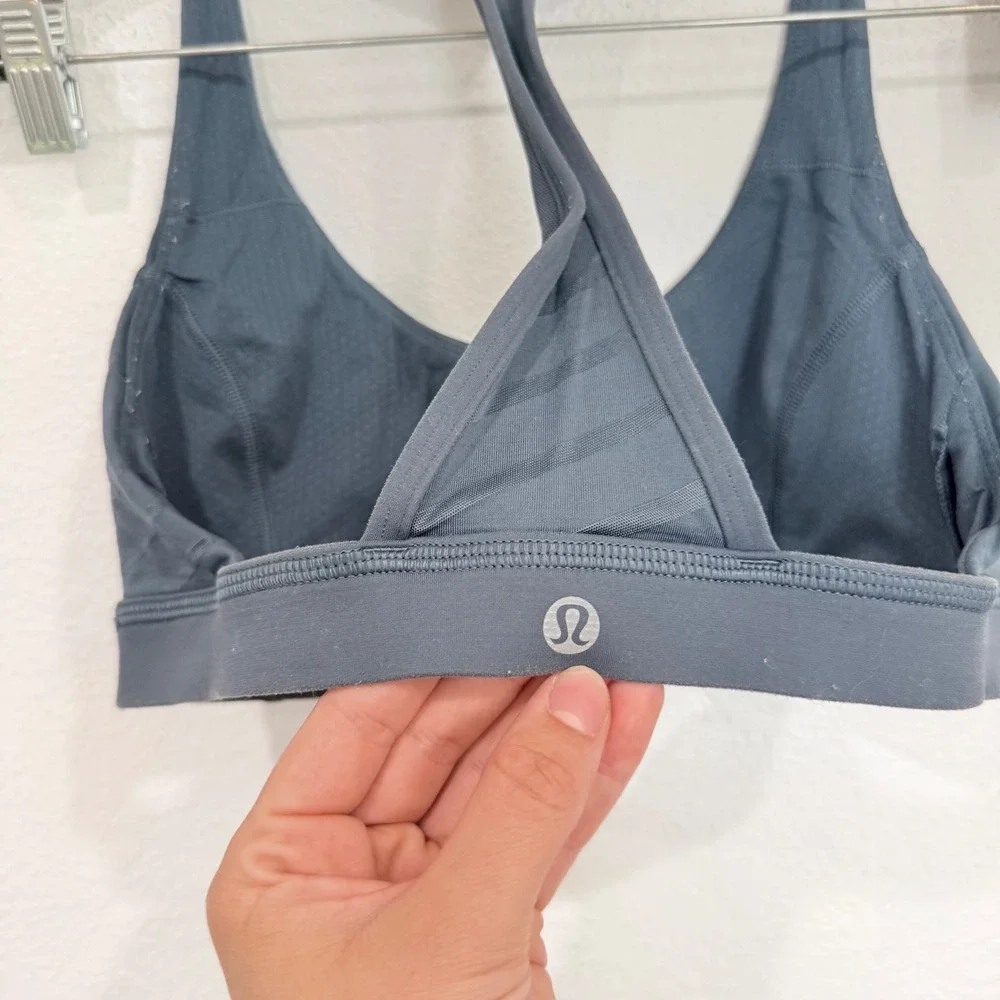 Lululemon Invigorate Bra Size 6 Blue Gray Tonal Stripe Racerback Sports Bra - Picture 3 of 4